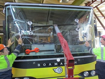 Замена лобового стекла автобуса